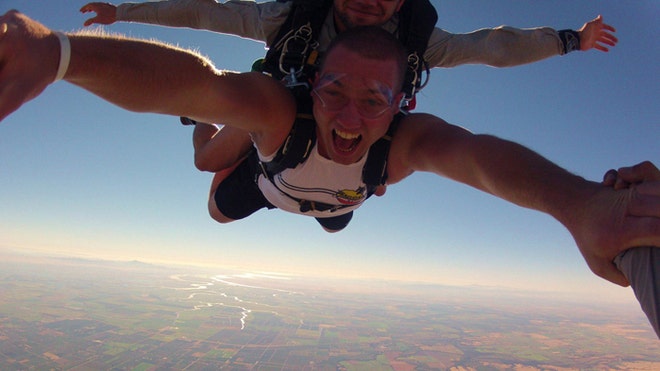 Logan Noone sky diving.jpg